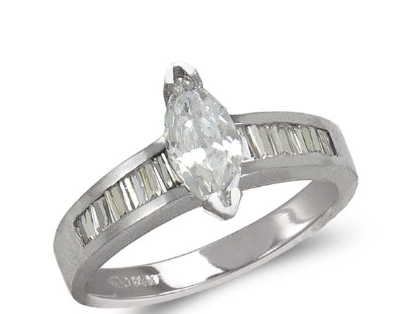 NEW 14K WHITE GOLD LADIES FASHION WHITE SOLITAIRE RING: NEW 14K WHITE GOLD LADIES FASHION WHITE SOLITAIRE RING LADIES FASHION WHITE SOLITAIRE RING NEW 14K WHITE GOLD Apx. WIDTH: 4mm Apx. WEIGHT: 3.8g