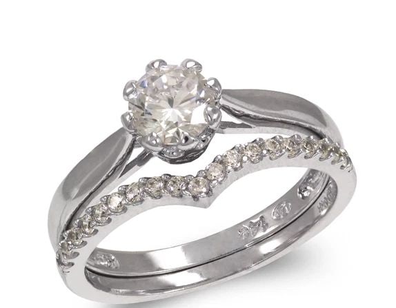 NEW 14K WHITE GOLD LADIES FANCY WHITE TWO-PIECE RING: NEW 14K WHITE GOLD LADIES FANCY WHITE TWO-PIECE RING LADIES FANCY WHITE TWO-PIECE RING NEW 14K WHITE GOLD Apx. WIDTH: 5mm Apx. WEIGHT: 3.6g