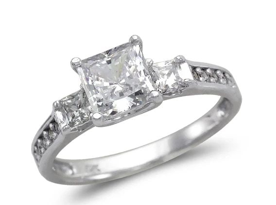NEW 14K WHITE GOLD LADIES FANCY WHITE PRINCESS CUT SOLITAIRE RING: NEW 14K WHITE GOLD LADIES FANCY WHITE PRINCESS CUT SOLITAIRE RING LADIES FANCY WHITE PRINCESS CUT SOLITAIRE RING NEW 14K WHITE GOLD Apx. WIDTH: 3mm Apx. WEIGHT: 2.9g