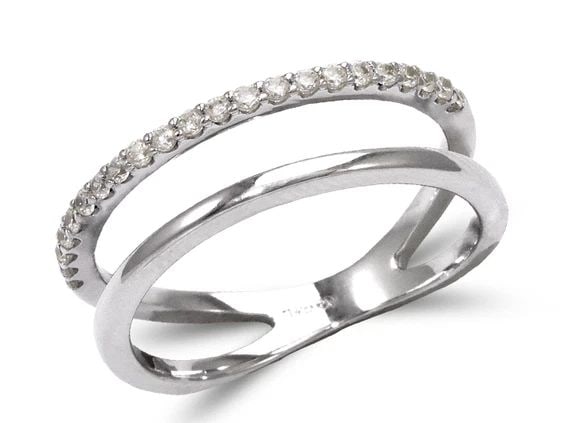 NEW 14K WHITE GOLD LADIES FANCY WHITE RING: NEW 14K WHITE GOLD LADIES FANCY WHITE RING LADIES FANCY WHITE RING NEW 14K WHITE GOLD Apx. WIDTH: 5mm Apx. WEIGHT: 2.7g