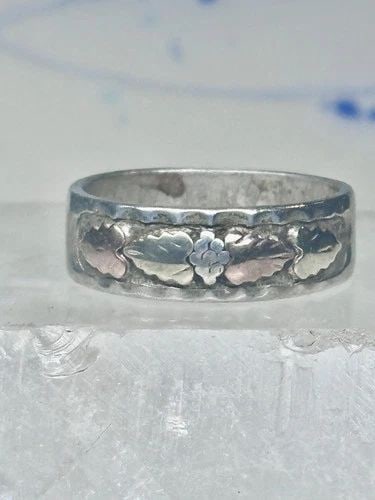 BLACK HILLS GOLD RING LEAVES WEDDING BAND SIZE 11.5 STERLING MEN WORN AS IS: BLACK HILLS GOLD RING LEAVES WEDDING BAND SIZE 11.5 STERLING MEN WORN AS IS Black Hills Gold ring leaves floral wedding band size 11.5 sterling men worn down AS IS Structurally Secure Size 11.50 Weigh