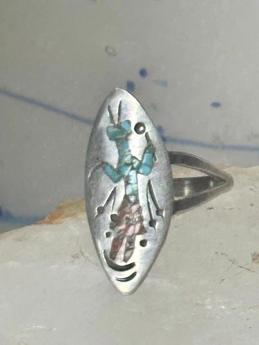 LONG KACHINA RING TURQUOISE CORAL CHIP SIZE 8 STERLING SILVER WOMEN MEN: LONG KACHINA RING TURQUOISE CORAL CHIP SIZE 8 STERLING SILVER WOMEN MEN Navajo ring Long Kachina Turquoise Coral chip size 8 sterling silver women Size 8 Weight 4g Length 1 1/8" Width 1/2" Band in Bac