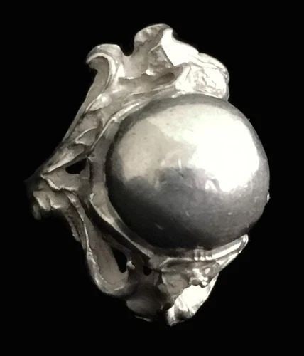 HANDMADE FLORAL RING LEAVES BALL ART DECO SIZE 5.25: HANDMADE FLORAL RING LEAVES BALL ART DECO SIZE 5.25 Vintage Sterling Silver Handmade Floral Leaves Ball Ring Size 5.25 Weight 8.5g Length 1" Width 5/8" Ring is Delivered in a Gift Box w Free Domestic 