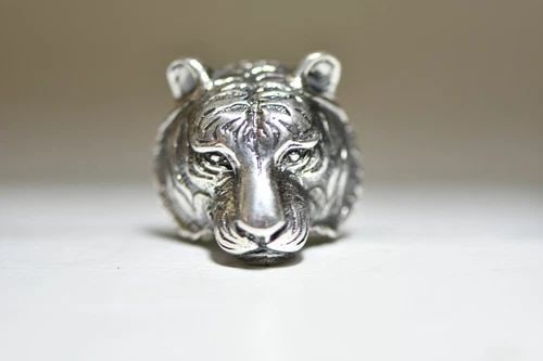 TIGER RING SIZE 7.50 STERLING SILVER WOMEN MEN: TIGER RING SIZE 7.50 STERLING SILVER WOMEN MEN Tiger ring sterling silver women men size 7.50 weight 20.8g Widest part of band 1 1/4" Thinnest part of band 1/4" Free Postal Shipping and Free Postal In