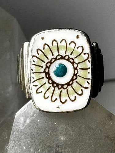 CERAMIC FLOWER RING VINTAGE BAND SIZE 5.50 STERLING SILVER WOMEN: CERAMIC FLOWER RING VINTAGE BAND SIZE 5.50 STERLING SILVER WOMEN Ceramic Flower ring vintage band size 5.50 sterling silver women Size 5.50 Between a size 5.50 and a size 5.75 Weight 5g Length. 5/8" W