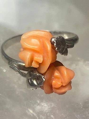 ROSE CORAL RING SIZE 6 BAND STERLING SILVER WOMEN GIRLS: ROSE CORAL RING SIZE 6 BAND STERLING SILVER WOMEN GIRLS rose coral ring band sterling silver women girls Size 6 Weight 2g Widest part 1/2" Thinest part 3/32"