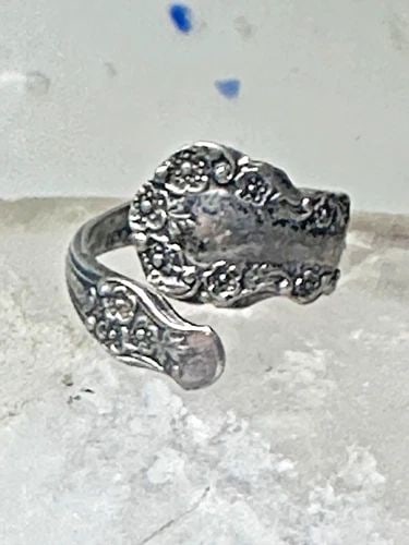 GORHAM SPOON RING BUTTERCUP FLOWER BAND FLORAL PINKY SIZE 4 STERLING SILVER WOME: GORHAM SPOON RING BUTTERCUP FLOWER BAND FLORAL PINKY SIZE 4 STERLING SILVER WOME Gorham spoon ring Buttercup flower pinky Band Floral size 4 sterling silver women girls Size 4 adjustable Weight 3.2g W