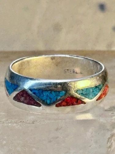 ZUNI RING WEDDING BAND TURQUOISE CORAL CHIPS STERLING SILVER SIZE 9.75 WOMEN MEN: ZUNI RING WEDDING BAND TURQUOISE CORAL CHIPS STERLING SILVER SIZE 9.75 WOMEN MEN Zuni ring Wedding band turquoise coral chips sterling silver size 9.75 women men Size 7.75 Weight 7.2g Width 1/4"