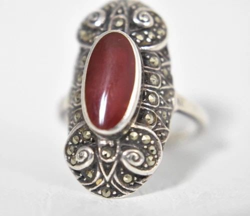 CARNELIAN RING ART DECO MARCASITES VINTAGE STERLING SILVER VINES SIZE 6.75: CARNELIAN RING ART DECO MARCASITES VINTAGE STERLING SILVER VINES SIZE 6.75 Carnelian Ring Vintage Marcasites w Vines s Sterling Silver Size 6.75 Weight 7.1g Widest Part of Ring 1 " Thinnest Part of Ri