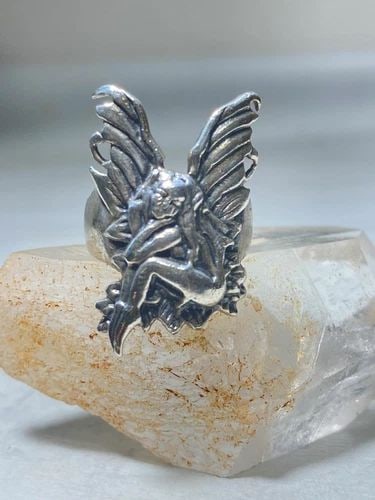 FAIRY RING LADY WINGS BAND STERLING SILVER WOMEN GIRLS: FAIRY RING LADY WINGS BAND STERLING SILVER WOMEN GIRLS Fairy ring lady wings band sterling silver women girls Size 7.50 Weight 8.7g Length 1 3/8" Width 5/8" Thinnest part 1/8"