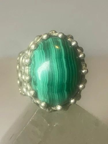MALACHITE RING SOUTHWEST BOHO BAND STERLING SILVER WOMEN GIRLS: MALACHITE RING SOUTHWEST BOHO BAND STERLING SILVER WOMEN GIRLS Malachite ring southwest boho band sterling silver women girls Size 7.25 Between a size 7.25 and a size 7.50 Weight 13.9g Length. 7/8" Wi