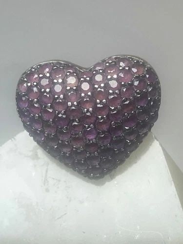 HEART RING RED STONES LOVE VALENTINE STERLING SILVER WOMEN GIRLS: HEART RING RED STONES LOVE VALENTINE STERLING SILVER WOMEN GIRLS Heart ring red stones love Valentine sterling silver women girls Size 6 Weight 6.2g Length. 3/4" Widest part. 3/4" Thinnest part 1/8"