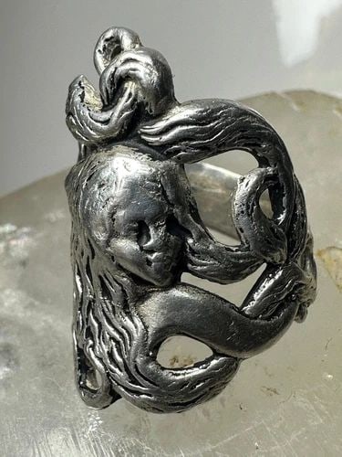 FACE RING ART DECO BAND SIZE 7.25 STERLING SILVER WOMEN: FACE RING ART DECO BAND SIZE 7.25 STERLING SILVER WOMEN Face ring art deco band size 7.25 sterling silver women Size 7.25. Between a size 7.25 and a size 7.50 The band has a small cut on the back of b