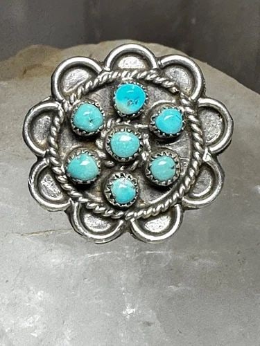 ZUNI RING TURQUOISE SIZE 8 PETITE POINT SOUTHWESTERN STERLING SILVER WOMEN: ZUNI RING TURQUOISE SIZE 8 PETITE POINT SOUTHWESTERN STERLING SILVER WOMEN Zuni ring Turquoise size 8 petite point southwestern sterling silver women Size 8 Weight. 5.2g Length. 7/8" Width 7/8" Thinne