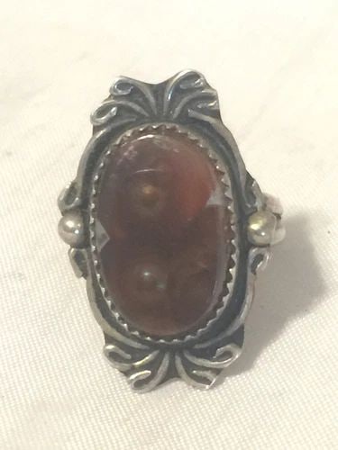 VINTAGE STERLING SILVER SOUTHWEST TRIBAL RING FIRE AGATE SIZE 4.25 2.4G: VINTAGE STERLING SILVER SOUTHWEST TRIBAL RING FIRE AGATE SIZE 4.25 2.4G Vintage Sterling Silver Southwest Tribal Ring Fire Agate Size 4.50 Weight 3.7g Length 1" Width 5/8" Delivered in a Gift Box