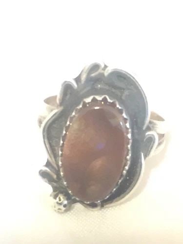VINTAGE STERLING SILVER SOUTHWEST TRIBAL RING FIRE AGATE SIZE 4.25 2.4G: VINTAGE STERLING SILVER SOUTHWEST TRIBAL RING FIRE AGATE SIZE 4.25 2.4G Vintage Sterling Silver Southwest Tribal Ring Fire Agate Size 4.25 Weight 2.4g Length 13/16" Width 1/2" Free Postal Shipping and