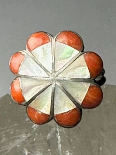 ZUNI FLOWER RING SIZE 5 MOP CORAL STERLING SILVER WOMEN GIRLS: ZUNI FLOWER RING SIZE 5 MOP CORAL STERLING SILVER WOMEN GIRLS Zuni flower ring size 5 MOP Coral sterling silver women girls Size 5 Weight 4g Length. 3/4" Width 3/4" Thinnest part 1/8"