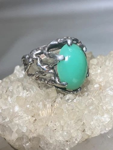 BRUTALIST RING SIZE 5 GREEN STONE SOUTHWEST STERLING SILVER WOMEN: BRUTALIST RING SIZE 5 GREEN STONE SOUTHWEST STERLING SILVER WOMEN Brutalist ring green stone southwest sterling silver women Stone is slightly loose not going anywhere Size 5 Weight. 8.1g length 13/16
