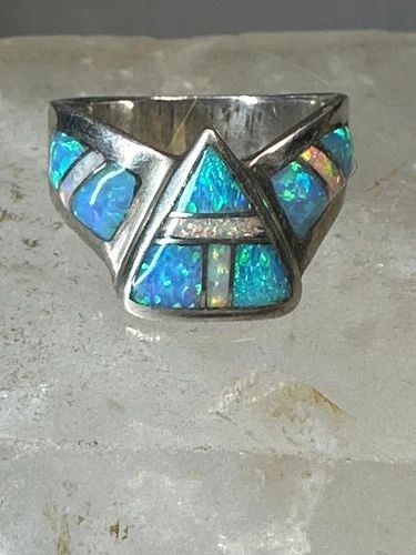 LAB OPAL RING SOUTHWEST BAND SIZE 5.75 STERLING SILVER WOMEN: LAB OPAL RING SOUTHWEST BAND SIZE 5.75 STERLING SILVER WOMEN Lab Opal ring southwest band size 5.75 sterling silver women Size 5.75 Weight 3.3g Width 3/8" Thinnest part of band in back 3/16"