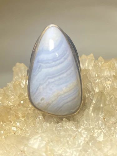 BLUE LACE AGATE RING SIZE 6.25 LONG BAND SOUTHWEST STERLING SILVER WOMEN GIRLS: BLUE LACE AGATE RING SIZE 6.25 LONG BAND SOUTHWEST STERLING SILVER WOMEN GIRLS Blue lace agate ring long band sterling southwest silver women girls Size 6.25 Weight 8.9g Length 1. 1/8" Width. 5/8" Thi