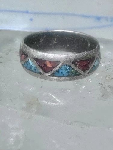 ZUNI RING WEDDING BAND STERLING SILVER TURQUOISE CORAL CHIPS SIZE 9.5 MEN WOMEN: ZUNI RING WEDDING BAND STERLING SILVER TURQUOISE CORAL CHIPS SIZE 9.5 MEN WOMEN Zuni ring wedding band sterling silver turquoise coral chips size 9.5 men women Size 9.5 Weight 4.1g Width 1/4"