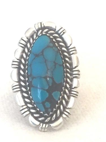 NAVAJO RING TURQUOISE SIZE 4.5 VINTAGE STERLING SILVER SOUTHWEST WOMEN GIRLS: NAVAJO RING TURQUOISE SIZE 4.5 VINTAGE STERLING SILVER SOUTHWEST WOMEN GIRLS Navajo Ring Turquoise Size 4.5 Vintage Sterling Silver Southwest women girls Size 4.5 Weight 7.1g Length 1 1/4" Width 3/4"<