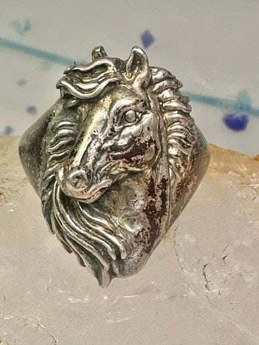HORSE RING SIZE 6 COWGIRL SOUTHWEST STERLING SILVER WOMEN GIRLS: HORSE RING SIZE 6 COWGIRL SOUTHWEST STERLING SILVER WOMEN GIRLS Horse ring size 6 cowgirl southwest sterling silver women girls Size 6 Weight. 6.9g Length. 7/8" Width. 1/2" Thinnest part of band 3/32"