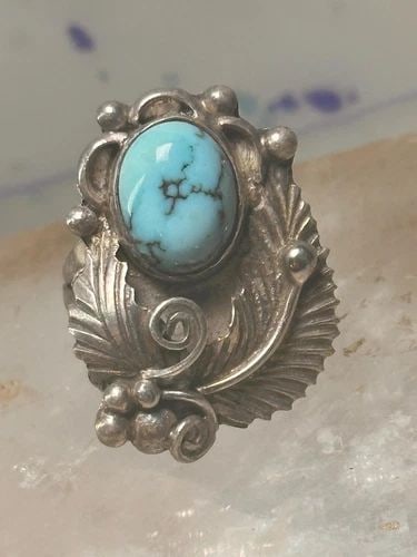 NAVAJO RING LONG LEAVES TURQUOISE SIGNED EP SIZE 5.75 STERLING SILVER WOMEN: NAVAJO RING LONG LEAVES TURQUOISE SIGNED EP SIZE 5.75 STERLING SILVER WOMEN Navajo ring long leaves turquoise signed EP size 5.75 sterling silver women Size 5.75 Between a size 5.75 and a size 6 Weigh