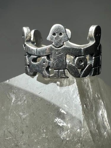 JAMES AVERY RING TEACHER'S GIFT CHILDREN DOG FLORAL BAND SIZE 8 STERLING SILVER: JAMES AVERY RING TEACHER'S GIFT CHILDREN DOG FLORAL BAND SIZE 8 STERLING SILVER James Avery ring Paper Doll teacher's gift children dog floral band size 8 sterling silver women girls Size 4.75 Between