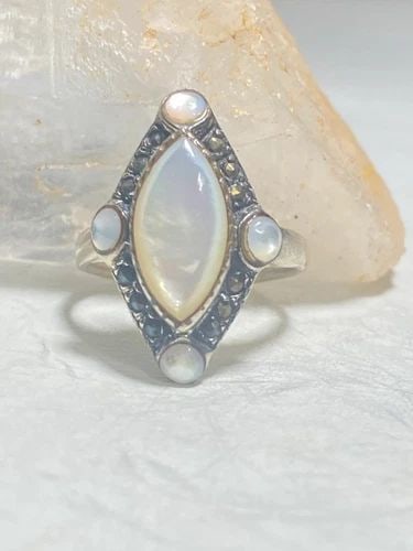 MOTHER OF PEARL RING ART DECO LONG MARCASITES STERLING SILVER WOMEN: MOTHER OF PEARL RING ART DECO LONG MARCASITES STERLING SILVER WOMEN Mother of Pearl Ring Art Deco marcasites long sterling silver women Size 7.50 Between a size 7.50 and a size 7.75 Weight 5.1g Length