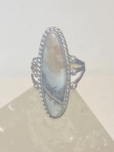 LONG AGATE RING SOUTHWEST NAVAJO STERLING SILVER WOMEN: LONG AGATE RING SOUTHWEST NAVAJO STERLING SILVER WOMEN Long agate ring southwest sterling silver women Size 6.25 Weight 6.2g length. 1 3/8" Width 1/2" Thinnest part 1/8"