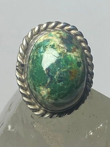 GREEN DOME RING MEXICO BAND STERLING SILVER WOMEN GIRLS: GREEN DOME RING MEXICO BAND STERLING SILVER WOMEN GIRLS Green dome ring Mexico band sterling silver women girls Size 4.25 Between a size 4.25 and a size 4.50 Weight 12.7g Length 1. 1/8 Width 7/8" Thin