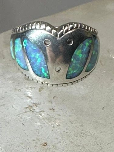 LAB OPAL RING SOUTHWEST BAND SIZE 5.75 SIGNED STERLING SILVER WOMEN: LAB OPAL RING SOUTHWEST BAND SIZE 5.75 SIGNED STERLING SILVER WOMEN Lab Opal ring southwest band size 5.75 Signed sterling silver women Size 5.75 Weight 9.5g Width 1/2" Thinnest part of band in back 3