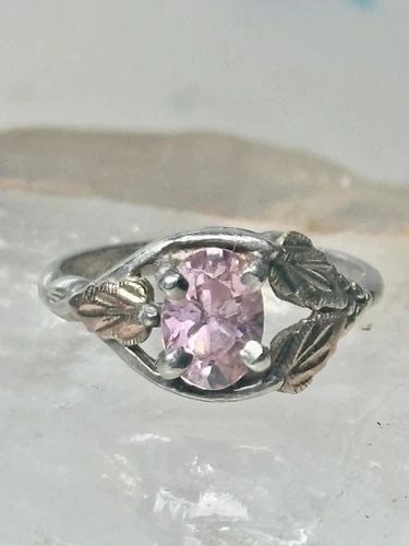 BLACK HILLS GOLD RING PINK ICE LEAVES BAND SIZE 5 STERLING SILVER WOMEN GIRLS: BLACK HILLS GOLD RING PINK ICE LEAVES BAND SIZE 5 STERLING SILVER WOMEN GIRLS Black Hills Gold ring pink ice leaves band size 5 sterling silver women girls Size 5 Weight 2.2g Width 5/16" Thinnest part