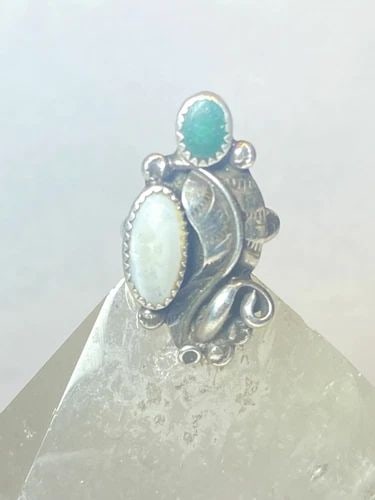 TURQUOISE RING LONG NAVAJO MOP LEAVES FEATHER SOUTHWEST STERLING SILVER WOMEN: TURQUOISE RING LONG NAVAJO MOP LEAVES FEATHER SOUTHWEST STERLING SILVER WOMEN Turquoise ring long MOP leaves feather southwest sterling silver women Size 6 Weight 8.1g Length 1 3/8" Width 5/8" Thinnes