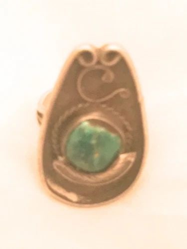 VINTAGE STERLING SILVER SOUTHWEST TRIBAL TURQUOISE RING SIZE 8.25: VINTAGE STERLING SILVER SOUTHWEST TRIBAL TURQUOISE RING SIZE 8.25 Vintage Sterling Silver Turquoise Ring Size 8.25 Free First Class shipping and postal insurance is included. If you want to upgrade to
