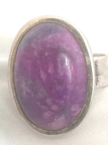 VINTAGE STERLING SILVER PURPLE SPINY OYSTER TRIBAL SOUTHWEST RING SIZE 7 10.3G: VINTAGE STERLING SILVER PURPLE SPINY OYSTER TRIBAL SOUTHWEST RING SIZE 7 10.3G Vintage Sterling Silver Purple Spiny Oyster Tribal Southwest Ring Size 7 Length 1" Width 5/8" Weight 10.3g