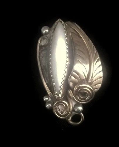VINTAGE LONG MOTHER OF PEARL MOP STERLING SILVER SOUTHWEST RING SIZE 6.75 5.9G: VINTAGE LONG MOTHER OF PEARL MOP STERLING SILVER SOUTHWEST RING SIZE 6.75 5.9G Vintage Long Mother of Pearl MOP Handmade Ring Sterling Silver Southwest Ring With a Subtle Gold Overlay over the Sterlin