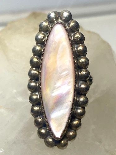 MOTHER OF PEARL RING SIZE 6 SOUTHWEST NAVAJO STERLING SILVER WOMEN GIRLS: MOTHER OF PEARL RING SIZE 6 SOUTHWEST NAVAJO STERLING SILVER WOMEN GIRLS Mother of Pearl ring southwest Navajo size 6 sterling silver women girls Size 6 Weight 9.2g Length 1 1/2" Width. 3/4" Thinnest 