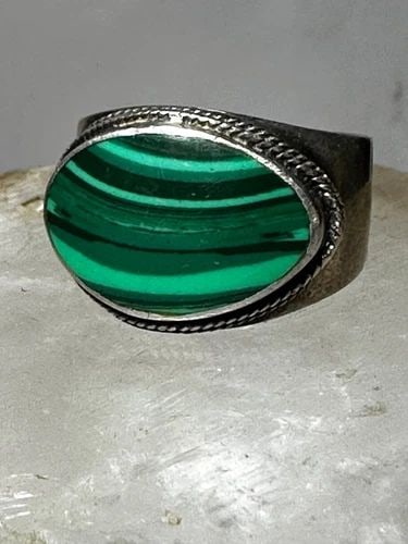 MALACHITE RING SOUTHWEST CIGAR BAND SIZE 9.50 STERLING SILVER WOMEN MEN: MALACHITE RING SOUTHWEST CIGAR BAND SIZE 9.50 STERLING SILVER WOMEN MEN Malachite ring southwest cigar band size 9.50 sterling silver women men Size 9.50 Weight 8.7g Length. 1. 1/4" Width. 1/2" Thinne