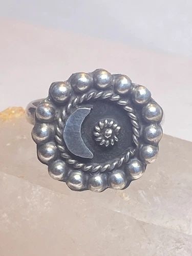 MOON RING SIZE 8.50 BRUTALIST CELESTIAL STERLING SILVER WOMEN: MOON RING SIZE 8.50 BRUTALIST CELESTIAL STERLING SILVER WOMEN Moon ring brutalist celestial sterling silver women Size 8.50 Between a size 8.50 and a size 8.75 Weight 5g Length 3/4" Width 3/4" Thinnes