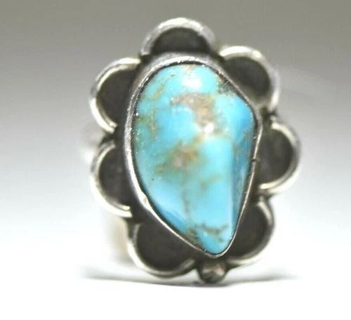 NAVAJO RING TURQUOISE TRIBAL PINKY STERLING SILVER WOMEN GIRLS SIZE 4.50: NAVAJO RING TURQUOISE TRIBAL PINKY STERLING SILVER WOMEN GIRLS SIZE 4.50 Navajo ring turquoise pinky tribal sterling silver women girls Size 4.50 Weight 5.4g Widest part of ring 15/16" Thinnest part o