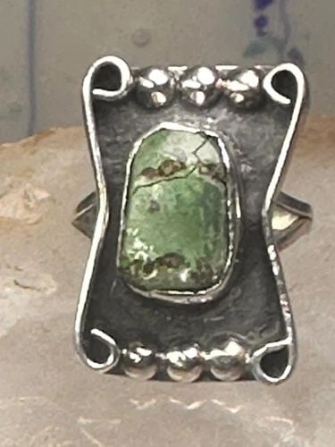 TURQUOISE NAVAJO SIZE 7.25 STERLING SILVER WOMEN: TURQUOISE NAVAJO SIZE 7.25 STERLING SILVER WOMEN Turquoise Navajo size 7.25 sterling silver women Size 7.25 Weight. 6g Length 1” Width 3/4” Band in Back. 1/8"