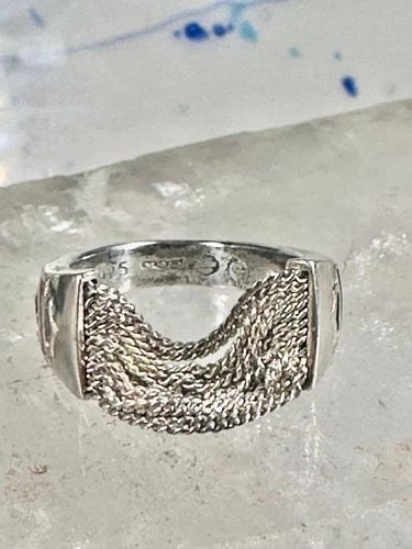 HARLEY DAVIDSON RING BIKER CHAIN PINKY BAND SIZE 5.50 STERLING SILVER WOMEN: HARLEY DAVIDSON RING BIKER CHAIN PINKY BAND SIZE 5.50 STERLING SILVER WOMEN Harley Davidson ring biker chain pinky band size 5.50 sterling silver women Size 5.50 Weight 5.1g Widest part 3/8" Thinnest 