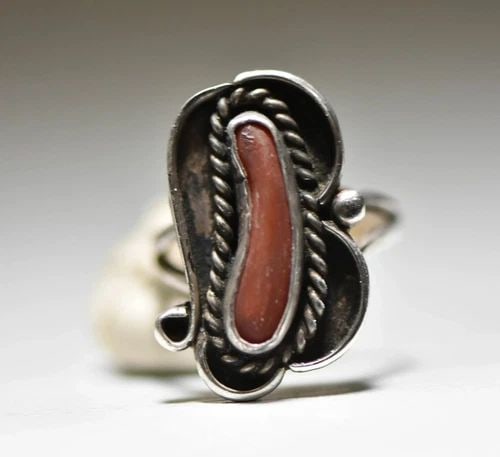 CORAL RING SIZE 6.75 NAVAJO LONG SOUTHWEST STERLING SILVER WOMEN: CORAL RING SIZE 6.75 NAVAJO LONG SOUTHWEST STERLING SILVER WOMEN Coral ring Navajo long southwest sterling silver women Size 6.75 Between a size 6.75 and a size 7 Weight 5.3g Length of the front 1 1/8