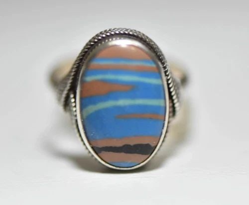 RAINBOW CASILICA RING VINTAGE GEMSTONE SOUTHWEST STERLING SILVER WOMEN GIRLS: RAINBOW CASILICA RING VINTAGE GEMSTONE SOUTHWEST STERLING SILVER WOMEN GIRLS Rainbow casilica ring vintage gemstone southwest sterling silver women girls size 6.50 weight 5g Length of the ring 13/16" 