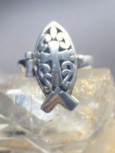 POISON RING SIZE 7.50 CROSS FISH BAND STERLING SILVER WOMEN: POISON RING SIZE 7.50 CROSS FISH BAND STERLING SILVER WOMEN Poison ring cross fish band sterling silver women Size 7.50 Weight 6.6g Length. 7/8" Width 1/2" Thinnest part of band. 1/8"