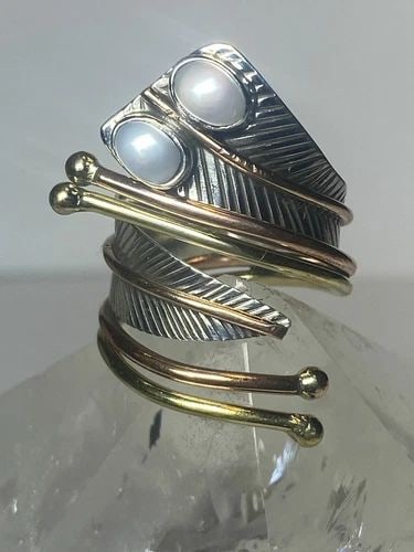 PEARL WRAP AROUND RING LEAF BAND STERLING SILVER WOMEN GIRLS: PEARL WRAP AROUND RING LEAF BAND STERLING SILVER WOMEN GIRLS Pearl wrap around ring leaf band sterling silver women girls Detailed with overlay of other metals perhaps brass and copper Size 8.75 Weigh