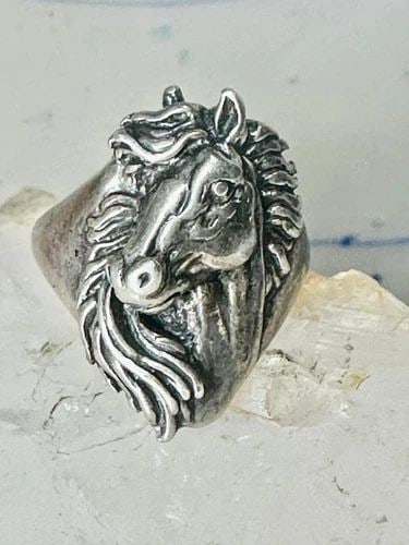 HORSE RING SOUTHWEST COWGIRL BAND SIZE 5.75 STERLING SILVER WOMEN GIRLS: HORSE RING SOUTHWEST COWGIRL BAND SIZE 5.75 STERLING SILVER WOMEN GIRLS Horse ring southwest cowgirl band size 5.75 sterling silver women girls Size 5.75 Weight 7.5g Width 7/8" Band in Back 1/8"