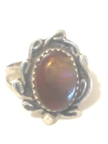 VINTAGE STERLING SILVER SOUTHWEST TRIBAL RING FIRE AGATE SIZE 4.25 2.4G: VINTAGE STERLING SILVER SOUTHWEST TRIBAL RING FIRE AGATE SIZE 4.25 2.4G Vintage Sterling Silver Southwest Tribal Ring Fire Agate Size 4.25 2.4g Size 4.25 Weight 2.4g Length 3/4" Width 1/2" Free Postal